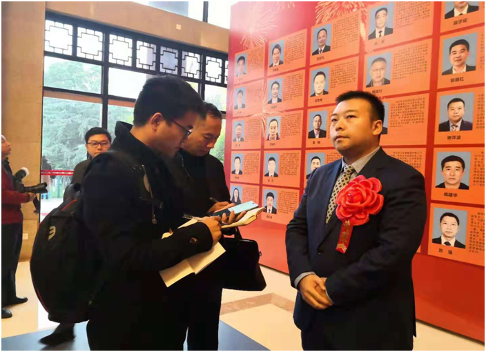 熱烈祝賀仟坤集團謝澤波總裁被授予 “四川省優秀民營企業家”稱號