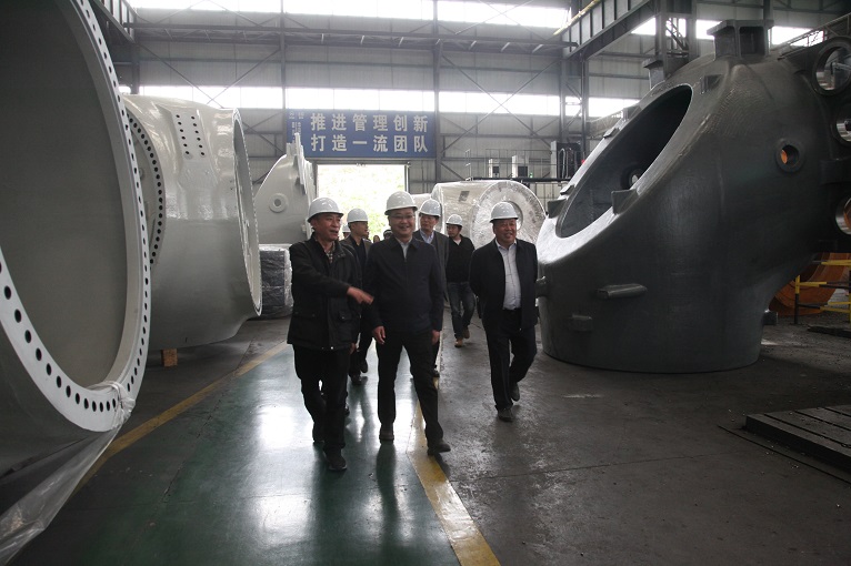 德陽市委常委、統戰部部長何明俊蒞臨仟坤集團調研復工復產情況